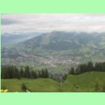 město Kitzbühel z Hahnenkammu